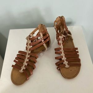 WELL-LOVED gladiator sandals